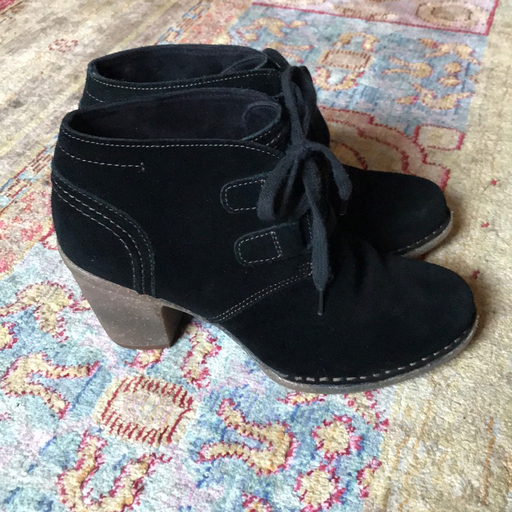 Clark’s Carleta Lyon Ankle Boots
